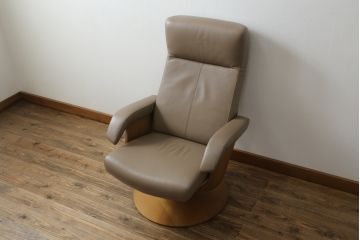 中古　カリモク家具(karimoku)　ザ・ファースト(THE FIRST)　RU71　上質なくつろぎの時間を演出するリクライニングチェア(リクライニングソファ、リクライナー、アームチェア、回転チェア、1人掛け、一人掛け)(R-075773)