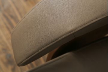 中古　カリモク家具(karimoku)　ザ・ファースト(THE FIRST)　RU71　上質なくつろぎの時間を演出するリクライニングチェア(リクライニングソファ、リクライナー、アームチェア、回転チェア、1人掛け、一人掛け)(R-075773)
