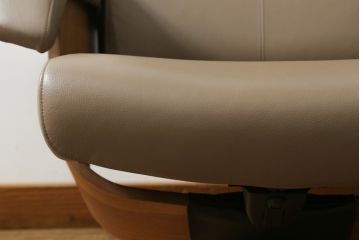 中古　カリモク家具(karimoku)　ザ・ファースト(THE FIRST)　RU71　上質なくつろぎの時間を演出するリクライニングチェア(リクライニングソファ、リクライナー、アームチェア、回転チェア、1人掛け、一人掛け)(R-075773)