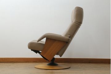 中古　カリモク家具(karimoku)　ザ・ファースト(THE FIRST)　RU71　上質なくつろぎの時間を演出するリクライニングチェア(リクライニングソファ、リクライナー、アームチェア、回転チェア、1人掛け、一人掛け)(R-075773)