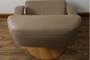 中古　カリモク家具(karimoku)　ザ・ファースト(THE FIRST)　RU71　上質なくつろぎの時間を演出するリクライニングチェア(リクライニングソファ、リクライナー、アームチェア、回転チェア、1人掛け、一人掛け)(R-075773)