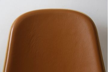 中古　オーク材　本革(レザー)　CARL HANSEN & SON(カール・ハンセン&サン) Hans J Wegner(ハンス・J・ウェグナー)デザイン　CH07　独創的なデザインが目を惹くシェルチェア(イス、椅子、ダイニングチェア、サロンチェア、イージーチェア、北欧)(定価約50万円)(R-075775)です。