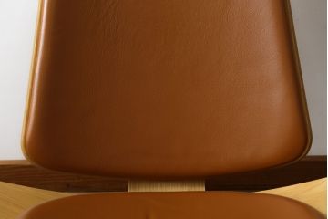 中古　オーク材　本革(レザー)　CARL HANSEN & SON(カール・ハンセン&サン) Hans J Wegner(ハンス・J・ウェグナー)デザイン　CH07　独創的なデザインが目を惹くシェルチェア(イス、椅子、ダイニングチェア、サロンチェア、イージーチェア、北欧)(定価約50万円)(R-075775)です。