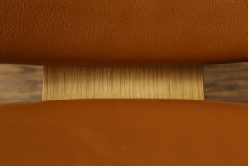 中古　オーク材　本革(レザー)　CARL HANSEN & SON(カール・ハンセン&サン) Hans J Wegner(ハンス・J・ウェグナー)デザイン　CH07　独創的なデザインが目を惹くシェルチェア(イス、椅子、ダイニングチェア、サロンチェア、イージーチェア、北欧)(定価約50万円)(R-075775)です。