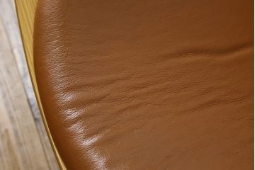 中古　オーク材　本革(レザー)　CARL HANSEN & SON(カール・ハンセン&サン) Hans J Wegner(ハンス・J・ウェグナー)デザイン　CH07　独創的なデザインが目を惹くシェルチェア(イス、椅子、ダイニングチェア、サロンチェア、イージーチェア、北欧)(定価約50万円)(R-075775)です。