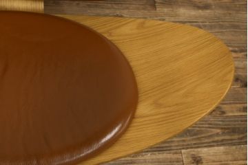 中古　オーク材　本革(レザー)　CARL HANSEN & SON(カール・ハンセン&サン) Hans J Wegner(ハンス・J・ウェグナー)デザイン　CH07　独創的なデザインが目を惹くシェルチェア(イス、椅子、ダイニングチェア、サロンチェア、イージーチェア、北欧)(定価約50万円)(R-075775)です。