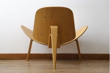 中古　オーク材　本革(レザー)　CARL HANSEN & SON(カール・ハンセン&サン) Hans J Wegner(ハンス・J・ウェグナー)デザイン　CH07　独創的なデザインが目を惹くシェルチェア(イス、椅子、ダイニングチェア、サロンチェア、イージーチェア、北欧)(定価約50万円)(R-075775)です。
