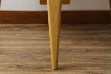 中古　オーク材　本革(レザー)　CARL HANSEN & SON(カール・ハンセン&サン) Hans J Wegner(ハンス・J・ウェグナー)デザイン　CH07　独創的なデザインが目を惹くシェルチェア(イス、椅子、ダイニングチェア、サロンチェア、イージーチェア、北欧)(定価約50万円)(R-075775)です。