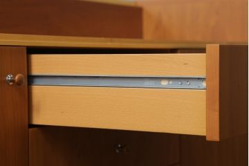 中古　イタリア製　ポラダ(porada)社　Cornerシリーズ　希少な廃盤品　モダンな空間づくりにおすすめの上開きショーケース付きサイドボード(ガラスケース、飾り棚、サイドキャビネット、サイドチェスト)(定価約100万円)(R-075777)