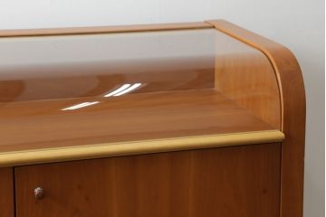 中古　イタリア製　ポラダ(porada)社　Cornerシリーズ　希少な廃盤品　モダンな空間づくりにおすすめの上開きショーケース付きサイドボード(ガラスケース、飾り棚、サイドキャビネット、サイドチェスト)(定価約100万円)(R-075777)