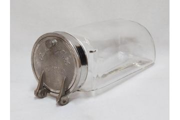 アンティーク雑貨　レトロな空間づくりにおすすめのガラス瓶(ガラスビン、菓子瓶、たばこ瓶、タバコ瓶、T.SAITO SYOUTEN、商店)(R-075781)
