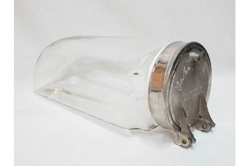 アンティーク雑貨　レトロな空間づくりにおすすめのガラス瓶(ガラスビン、菓子瓶、たばこ瓶、タバコ瓶、T.SAITO SYOUTEN、商店)(R-075781)