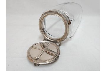 アンティーク雑貨　レトロな空間づくりにおすすめのガラス瓶(ガラスビン、菓子瓶、たばこ瓶、タバコ瓶、T.SAITO SYOUTEN、商店)(R-075782)