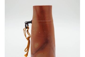 人間国宝　藤原雄　備前　緋襷　味わい深い風合いが魅力的な掛花入(花瓶、花器、花生、共箱付き)(R-075786)