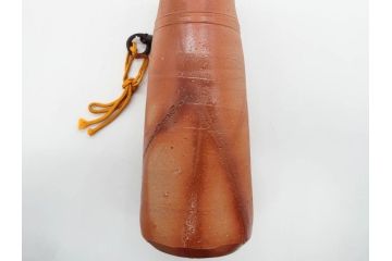人間国宝　藤原雄　備前　緋襷　味わい深い風合いが魅力的な掛花入(花瓶、花器、花生、共箱付き)(R-075786)