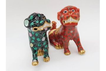 ヘレンド　ハンガリー　HEREND HVNGARY　シノワズリシリーズ　狛犬ペア　西安の黒・赤　右足・左足上げ　2点セット(こまいぬ、手描き、磁器、置物、飾り物、獅子、しし、シシ、HUNGARY)(R-075787)
