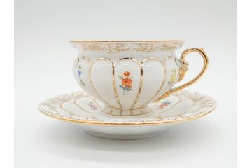 ドイツ　マイセン　Meissen　金彩　宮廷の小花　Xフォーム　ゴールドの装飾が優美な印象を与えるトリオセット(散らし小花、カップ&ソーサー、C&S、プレート、皿、洋食器)(R-075788)