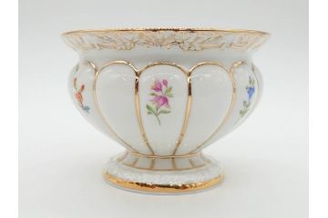 ドイツ　マイセン　Meissen　金彩　宮廷の小花　Xフォーム　ゴールドの装飾が優美な印象を与えるトリオセット(散らし小花、カップ&ソーサー、C&S、プレート、皿、洋食器)(R-075788)