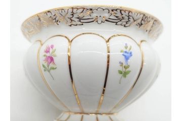 ドイツ　マイセン　Meissen　金彩　宮廷の小花　Xフォーム　ゴールドの装飾が優美な印象を与えるトリオセット(散らし小花、カップ&ソーサー、C&S、プレート、皿、洋食器)(R-075788)