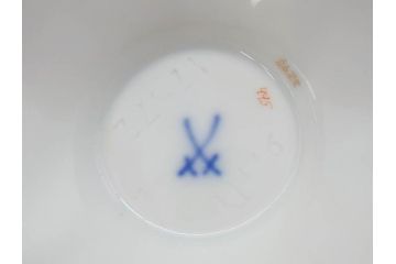 ドイツ　マイセン　Meissen　金彩　宮廷の小花　Xフォーム　ゴールドの装飾が優美な印象を与えるトリオセット(散らし小花、カップ&ソーサー、C&S、プレート、皿、洋食器)(R-075788)