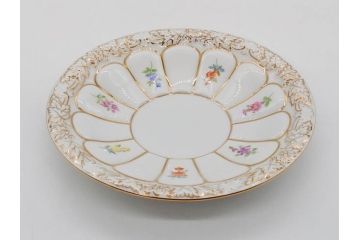 ドイツ　マイセン　Meissen　金彩　宮廷の小花　Xフォーム　ゴールドの装飾が優美な印象を与えるトリオセット(散らし小花、カップ&ソーサー、C&S、プレート、皿、洋食器)(R-075788)