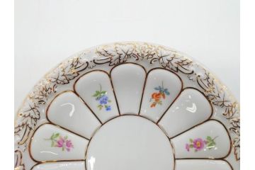 ドイツ　マイセン　Meissen　金彩　宮廷の小花　Xフォーム　ゴールドの装飾が優美な印象を与えるトリオセット(散らし小花、カップ&ソーサー、C&S、プレート、皿、洋食器)(R-075788)