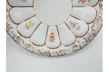 ドイツ　マイセン　Meissen　金彩　宮廷の小花　Xフォーム　ゴールドの装飾が優美な印象を与えるトリオセット(散らし小花、カップ&ソーサー、C&S、プレート、皿、洋食器)(R-075788)