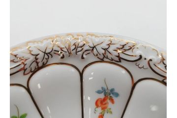 ドイツ　マイセン　Meissen　金彩　宮廷の小花　Xフォーム　ゴールドの装飾が優美な印象を与えるトリオセット(散らし小花、カップ&ソーサー、C&S、プレート、皿、洋食器)(R-075788)