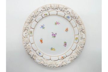 ドイツ　マイセン　Meissen　金彩　宮廷の小花　Xフォーム　ゴールドの装飾が優美な印象を与えるトリオセット(散らし小花、カップ&ソーサー、C&S、プレート、皿、洋食器)(R-075788)