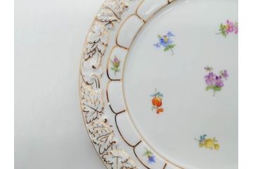 ドイツ　マイセン　Meissen　金彩　宮廷の小花　Xフォーム　ゴールドの装飾が優美な印象を与えるトリオセット(散らし小花、カップ&ソーサー、C&S、プレート、皿、洋食器)(R-075788)