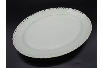 稀少　デンマーク　ROYAL COPENHAGEN(ロイヤルコペンハーゲン)　White Fluted Full Lace　ホワイトフルーテッド フルレース　美しいデザインが優雅さを演出するプレート4枚セット(皿、洋食器)(R-075791)