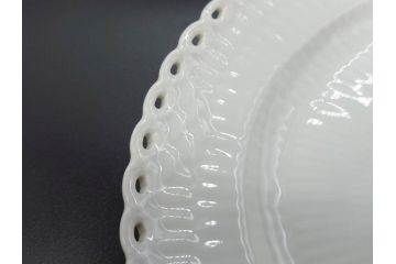 稀少　デンマーク　ROYAL COPENHAGEN(ロイヤルコペンハーゲン)　White Fluted Full Lace　ホワイトフルーテッド フルレース　美しいデザインが優雅さを演出するプレート4枚セット(皿、洋食器)(R-075791)