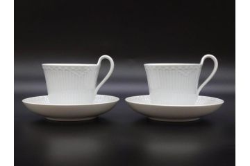 デンマーク　ROYAL COPENHAGEN(ロイヤルコペンハーゲン)　ホワイトフルーテッド ハーフレース　ブルーフラワー カーブ　ハイハンドル 気品漂う佇まいが魅力のカップ&ソーサー3客セット(White Fluted、C&S、洋食器)(R-075792)