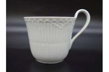 デンマーク　ROYAL COPENHAGEN(ロイヤルコペンハーゲン)　ホワイトフルーテッド ハーフレース　ブルーフラワー カーブ　ハイハンドル 気品漂う佇まいが魅力のカップ&ソーサー3客セット(White Fluted、C&S、洋食器)(R-075792)