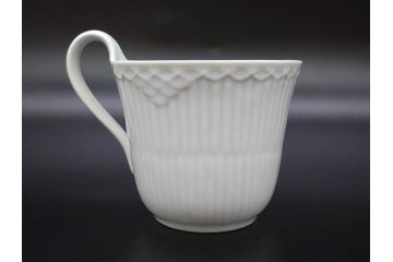 デンマーク　ROYAL COPENHAGEN(ロイヤルコペンハーゲン)　ホワイトフルーテッド ハーフレース　ブルーフラワー カーブ　ハイハンドル 気品漂う佇まいが魅力のカップ&ソーサー3客セット(White Fluted、C&S、洋食器)(R-075792)