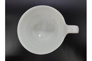 デンマーク　ROYAL COPENHAGEN(ロイヤルコペンハーゲン)　ホワイトフルーテッド ハーフレース　ブルーフラワー カーブ　ハイハンドル 気品漂う佇まいが魅力のカップ&ソーサー3客セット(White Fluted、C&S、洋食器)(R-075792)