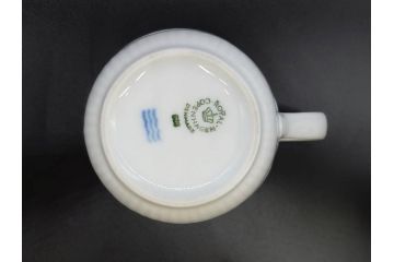 デンマーク　ROYAL COPENHAGEN(ロイヤルコペンハーゲン)　ホワイトフルーテッド ハーフレース　ブルーフラワー カーブ　ハイハンドル 気品漂う佇まいが魅力のカップ&ソーサー3客セット(White Fluted、C&S、洋食器)(R-075792)
