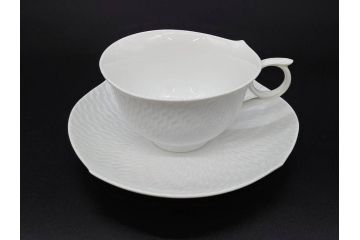 ドイツ　マイセン　Meissen　波の戯れ　ホワイト　さざ波のようなデザインが素敵なマグ4客・ティーカップ&ソーサー4客(C&S、マグカップ、洋食器)(R-075794)