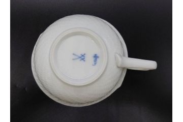 ドイツ　マイセン　Meissen　波の戯れ　ホワイト　さざ波のようなデザインが素敵なマグ4客・ティーカップ&ソーサー4客(C&S、マグカップ、洋食器)(R-075794)