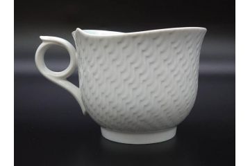 ドイツ　マイセン　Meissen　波の戯れ　ホワイト　さざ波のようなデザインが素敵なマグ4客・ティーカップ&ソーサー4客(C&S、マグカップ、洋食器)(R-075794)