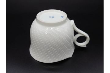 ドイツ　マイセン　Meissen　波の戯れ　ホワイト　さざ波のようなデザインが素敵なマグ4客・ティーカップ&ソーサー4客(C&S、マグカップ、洋食器)(R-075794)