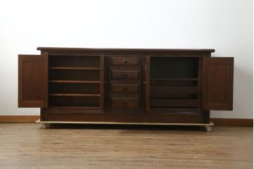 中古　美品　松本民芸家具　特注サイズ　洗練された佇まいのクリデンザサイドボード(クレデンザ、リビングボード、収納棚、戸棚)(R-075809)