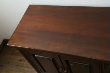 中古　美品　松本民芸家具　特注サイズ　洗練された佇まいのクリデンザサイドボード(クレデンザ、リビングボード、収納棚、戸棚)(R-075809)
