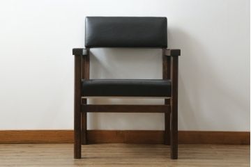 和製ビンテージ　松本民芸家具　特注　ナラ材　合皮　シンプルでスタイリッシュなアームチェア(ダイニングチェア、椅子、イス、ヴィンテージ)(R-075810)