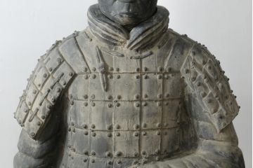 中国ビンテージ　特大!!  片膝たちの姿が堂々としている兵馬俑の象(焼物、オブジェ、跪射俑?、置物、ディスプレイ、店舗什器、ヴィンテージ)(R-075811)