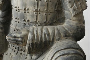 中国ビンテージ　特大!!  片膝たちの姿が堂々としている兵馬俑の象(焼物、オブジェ、跪射俑?、置物、ディスプレイ、店舗什器、ヴィンテージ)(R-075811)