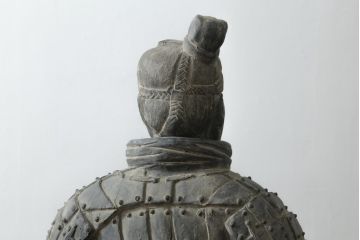 中国ビンテージ　特大!!  片膝たちの姿が堂々としている兵馬俑の象(焼物、オブジェ、跪射俑?、置物、ディスプレイ、店舗什器、ヴィンテージ)(R-075811)