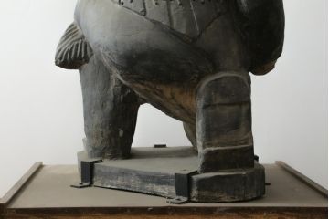 中国ビンテージ　特大!!  片膝たちの姿が堂々としている兵馬俑の象(焼物、オブジェ、跪射俑?、置物、ディスプレイ、店舗什器、ヴィンテージ)(R-075811)