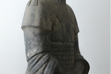 中国ヴィンテージ　特大!!　堂々とした立ち姿で威厳を感じさせる兵馬俑の像　(R-075812)