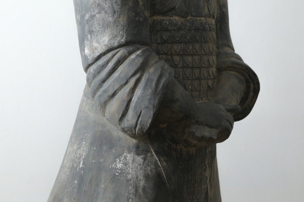 中国ヴィンテージ　特大!!　堂々とした立ち姿で威厳を感じさせる兵馬俑の像　(R-075812)